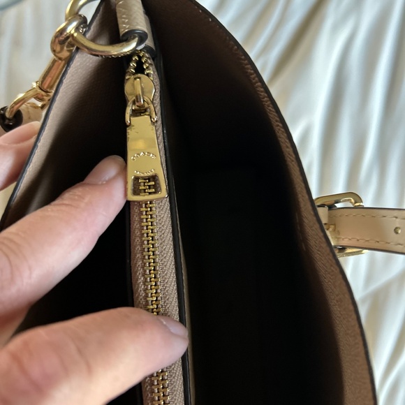 Coach Mollie Tote 25 w/Pink Hearts Valentines Collection - Picture 7 of 9